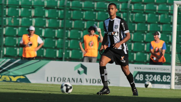 Com Bruno Alves sempre titular, Figueirense tem a 2ª melhor defesa e quer parar o melhor ataque