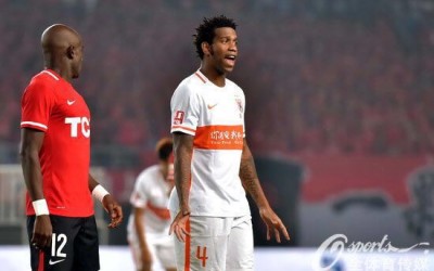 Shandong faz 4 a 0 e zagueiro Gil chega a 30 partidas na temporada