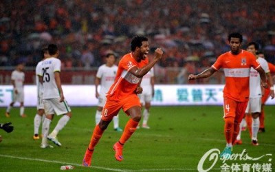 Com gol de Jucilei e Gil titular, Shandong goleia e mantém reação no Chinês