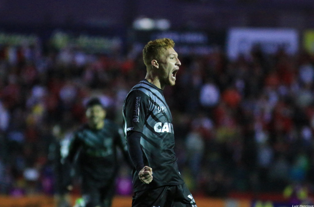 Após gol, Ferrugem quer Figueirense forte também fora de casa