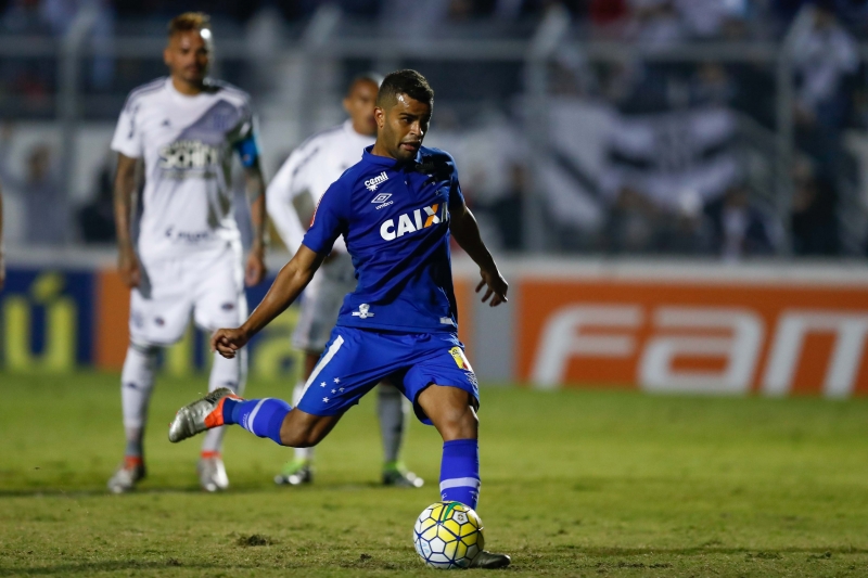 Alisson anota sexto gol pelo Cruzeiro em 2016 e chega a sua melhor marca no clube