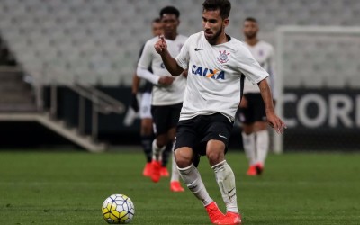 Com dois gols de Lauder, Corinthians vence e avança na Copa do Brasil