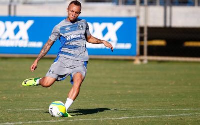 Titular do Grêmio pela 1ª vez em 2017, Everton tem boas lembranças contra o Flamengo