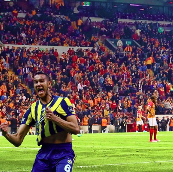Souza comemora classificação do Fenerbahçe na Copa da Turquia - Lance!