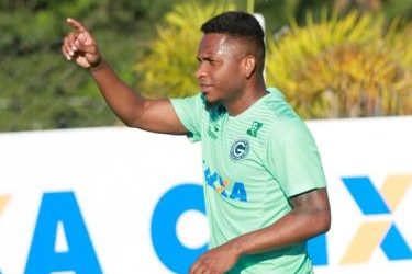 Volante Willians destaca nova fase na carreira e pode fazer estreia pelo Goiás