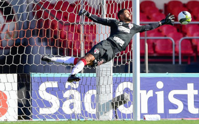 Em sua melhor fase, goleiro Renan Ribeiro completa quatro anos de São Paulo