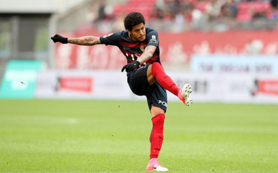 Com gols e assistências pelo Kashima Antlers, atacante Leandro vive seu melhor momento no Japão