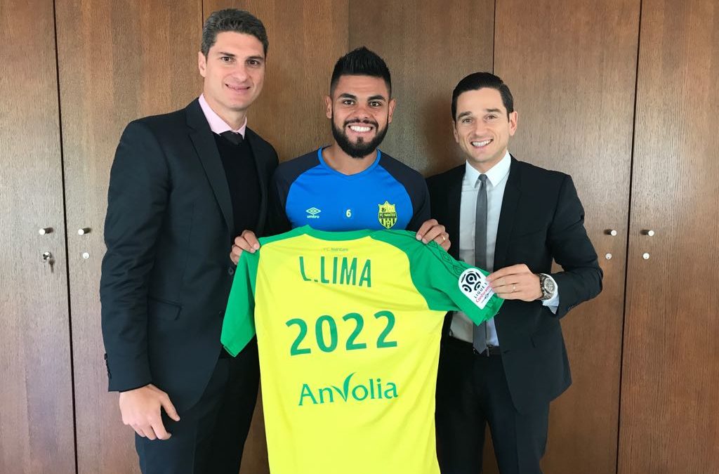 Lateral-esquerdo Lucas Lima acerta renovação de contrato com o FC Nantes, da França, até junho de 2022