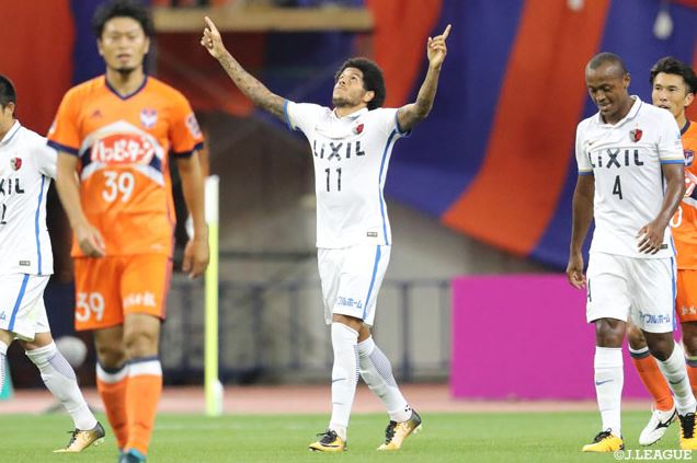 Após ‘repetir’ hat-trick de Zico, atacante Leandro festeja boa fase no Kashima Antlers: ‘Quero ser campeão’