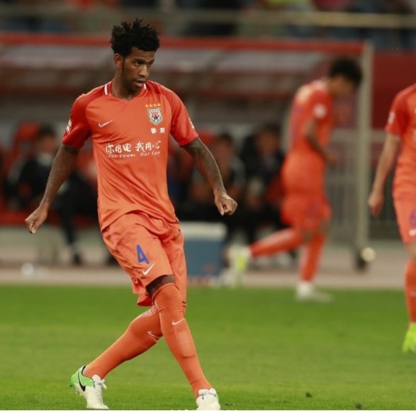 Com vitória e melhor defesa, zagueiro Gil finaliza segunda temporada pelo Shandong Luneng na China