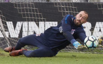 Feliz no Corinthians, goleiro Walter estreia em 2017 e garante ‘disposição e raça’ contra o Atlético-PR