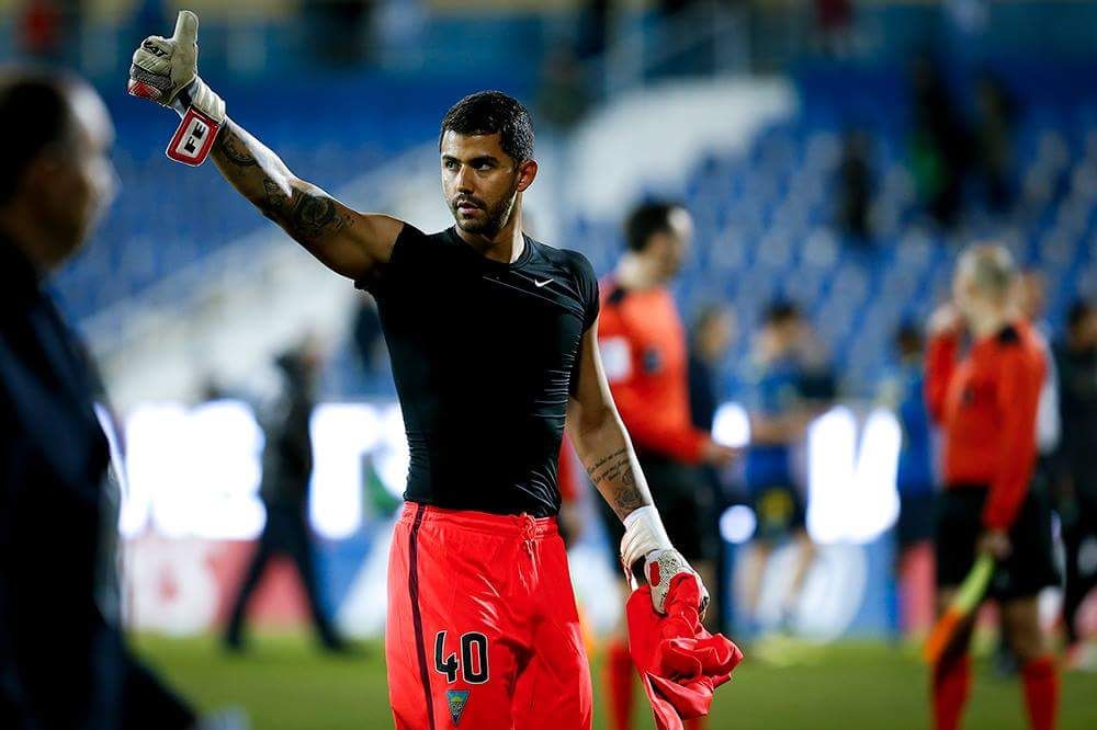 Goleiro Renan Ribeiro comemora primeira vitória pelo Estoril e fala da rápida adaptação em Portugal