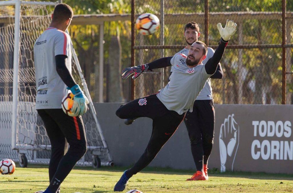 Em semana especial, goleiro Walter projeta estreia na Copa Libertadores e retorno à Arena Corinthians