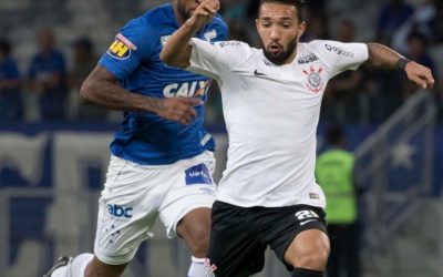 Meia-atacante Clayson volta com assistência na vitória do Corinthians e projeta sequência para estar 100%