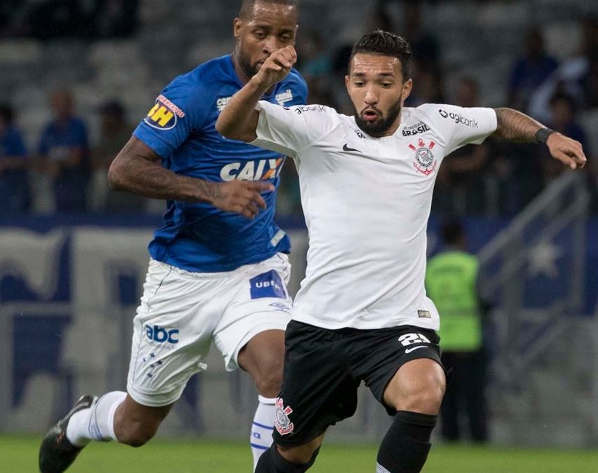 Meia-atacante Clayson volta com assistência na vitória do Corinthians e projeta sequência para estar 100%