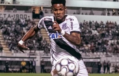 Após dois gols, atacante Júnior Santos comemora fase decisiva e quer Ponte Preta de volta ao G4 na Série B