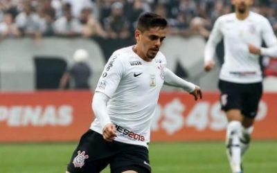 Com média superior, lateral Fagner iguala melhor ano de assistências em Brasileiros pelo Corinthians