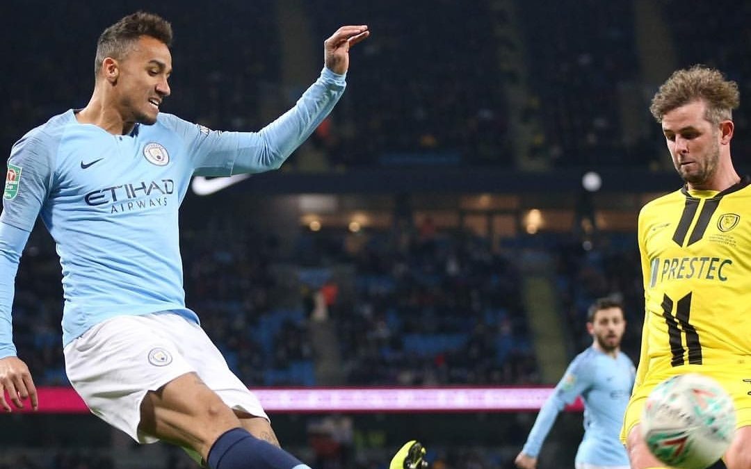 Danilo projeta final da Copa da Liga Inglesa pelo Manchester City e pode conquistar sua 19ª taça na carreira