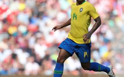 Antes de amistoso com a Seleção Brasileira, lateral Danilo festeja 10 anos de carreira profissional