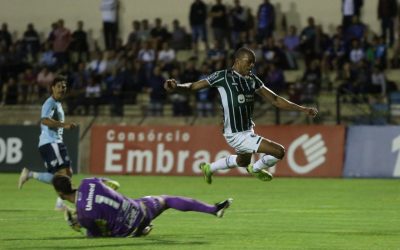 Lateral William Matheus é decisivo em vitória do Coritiba e mantém equipe no G4 da Série B do Brasileiro