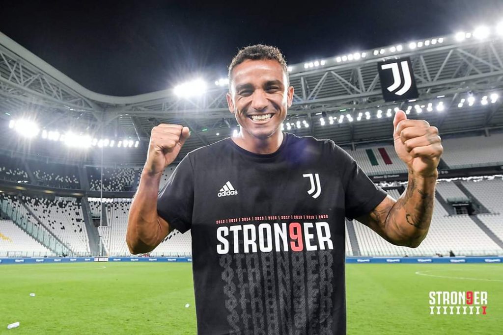 Lateral Danilo festeja a primeira conquista na Itália e chega agora a ...