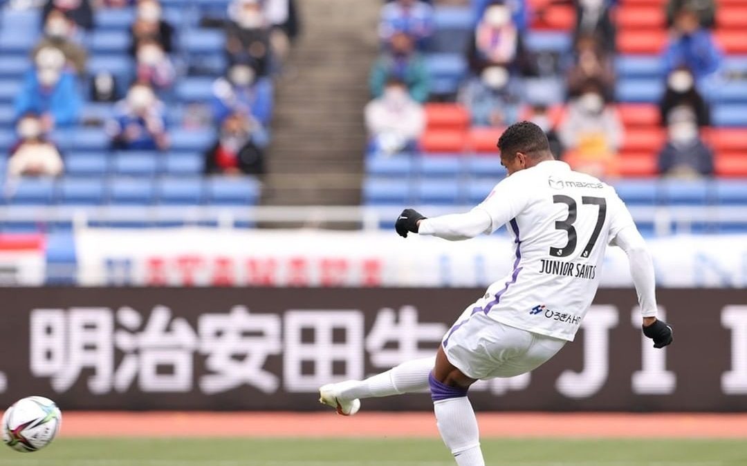 Júnior Santos faz gols no início do Campeonato Japonês e repete desempenho das últimas temporadas