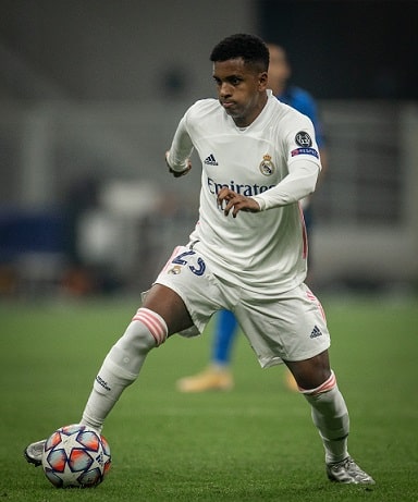 Em clássico diante do Barcelona, Rodrygo pode completar 50 jogos pelo Real Madrid