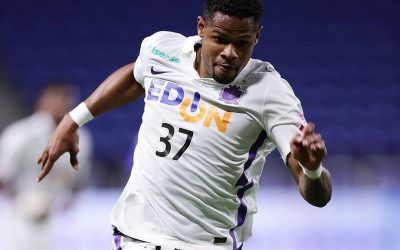 Decisivo, atacante Júnior Santos anota gol e assistência em vitória do Sanfrecce Hiroshima na J-League