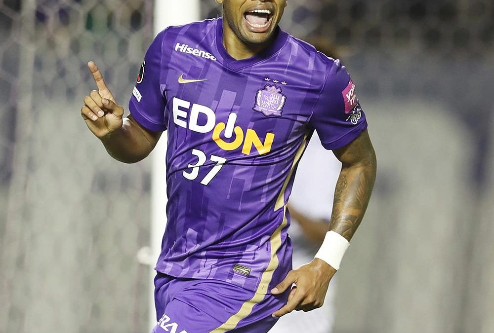 Vivendo boa sequência de gols no Japão, Júnior Santos é destaque em goleada do Sanfrecce Hiroshima