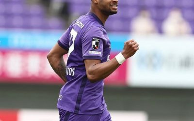 Júnior Santos anota dois gols, brilha em vitória do Sanfrecce Hiroshima e assume artilharia da Copa da Liga do Japão