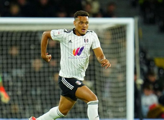 Atacante Rodrigo Muniz comemora acesso à Premier League com o Fulham Inovem Comunicação