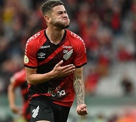 Após primeiro gol no Brasileirão, atacante Rômulo projeta confronto contra o líder Palmeiras