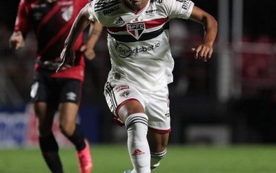 Pelo São Paulo, Alisson pode completar marca de 400 jogos na carreira no clássico contra o Palmeiras