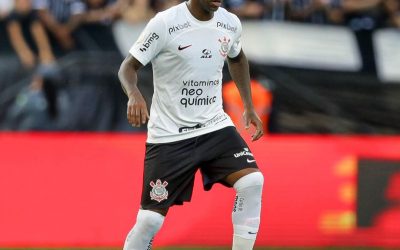 Zagueiro Gil alcança nova marca e entra para o top-20 dos jogadores que mais atuaram pelo Corinthians