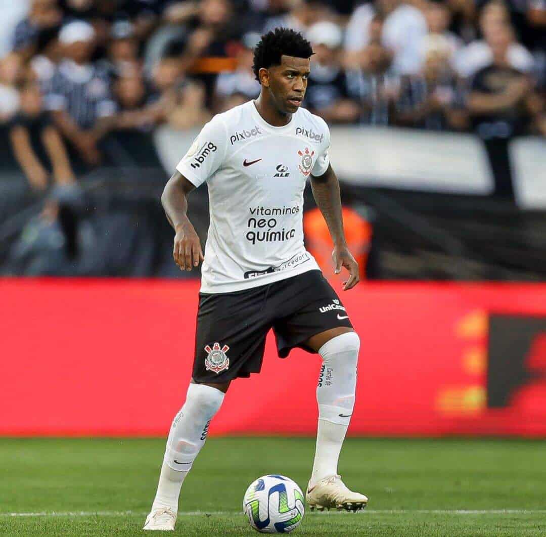 Com 475 jogos, Fagner entra no top-10 de jogadores que mais atuaram pelo  Corinthians