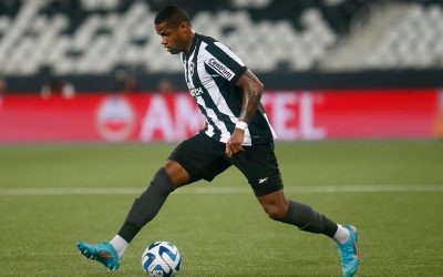Presente em todos os jogos do Brasileirão, Júnior Santos pode completar 50 jogos pelo Botafogo