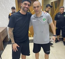 Em grande fase, Daniel Bessa faz gol, dá assistência e supera Iniesta em duelo nos Emirados Árabes