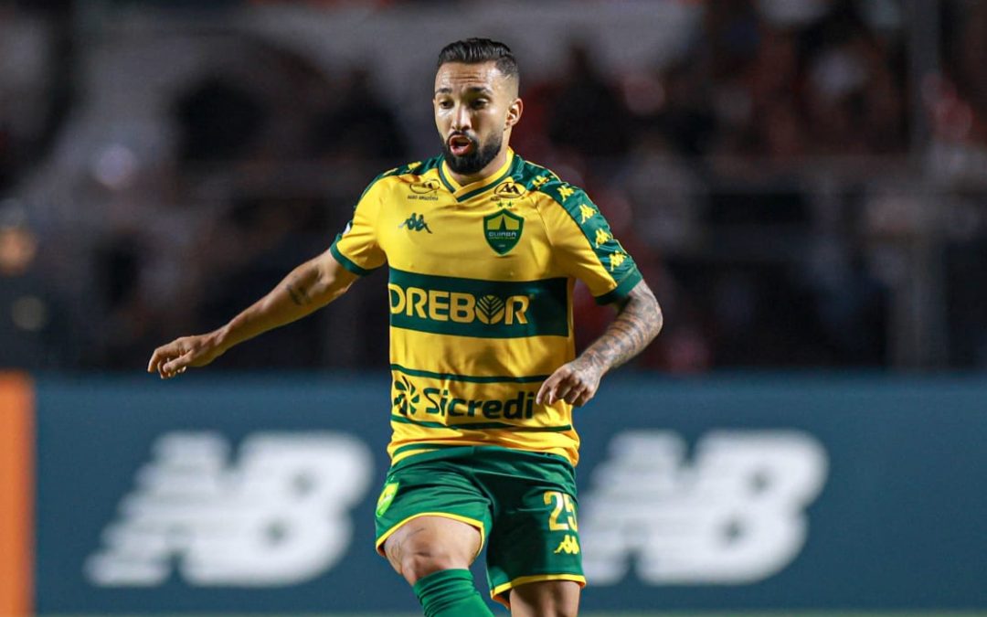 Após gols e primeira vitória, Clayson projeta confronto diante do Cruzeiro, no Mineirão