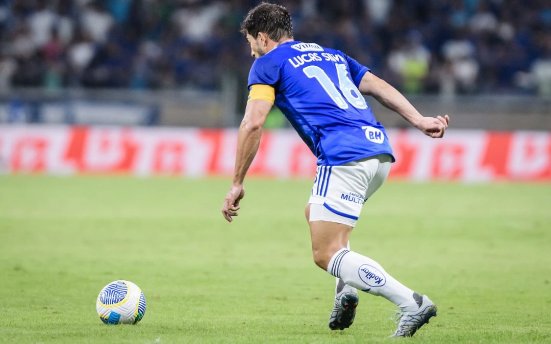 100% presente no Brasileirão, Lucas Silva avalia momento do Cruzeiro e projeta confronto diante do líder Flamengo